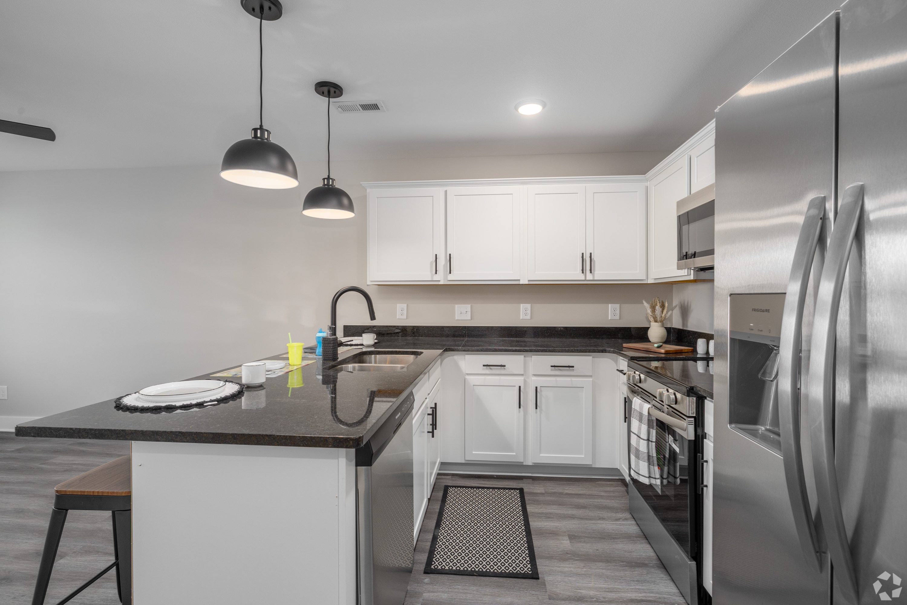 1003 Lafayette Rd. Apt J4